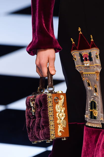 Le petit sac capitonn&eacute; velours du d&eacute;fil&eacute; Dolce & Gabbana
