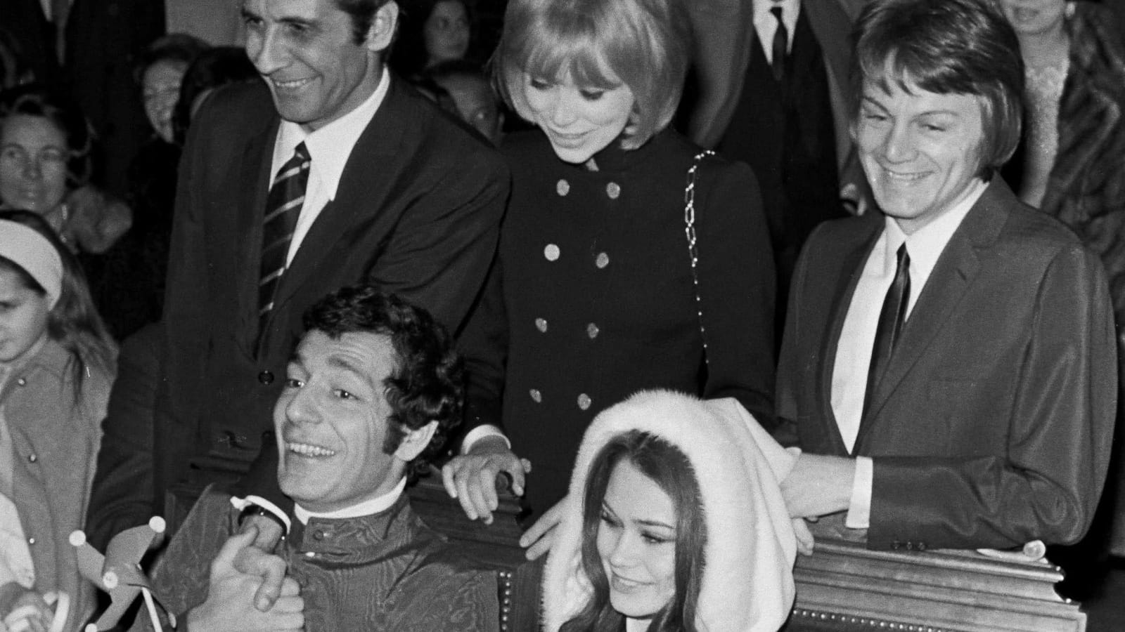 Gilbert Bécaud, Mireille Darc, Claude François au mariage de Corinne Clery 