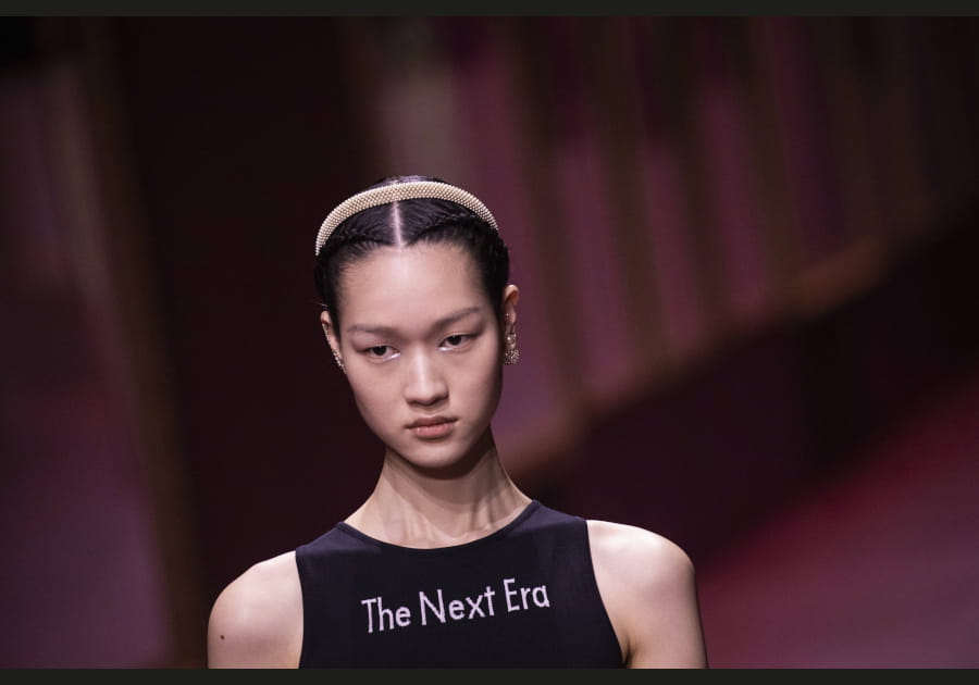Les cheveux accessoiris&eacute;s de Dior
