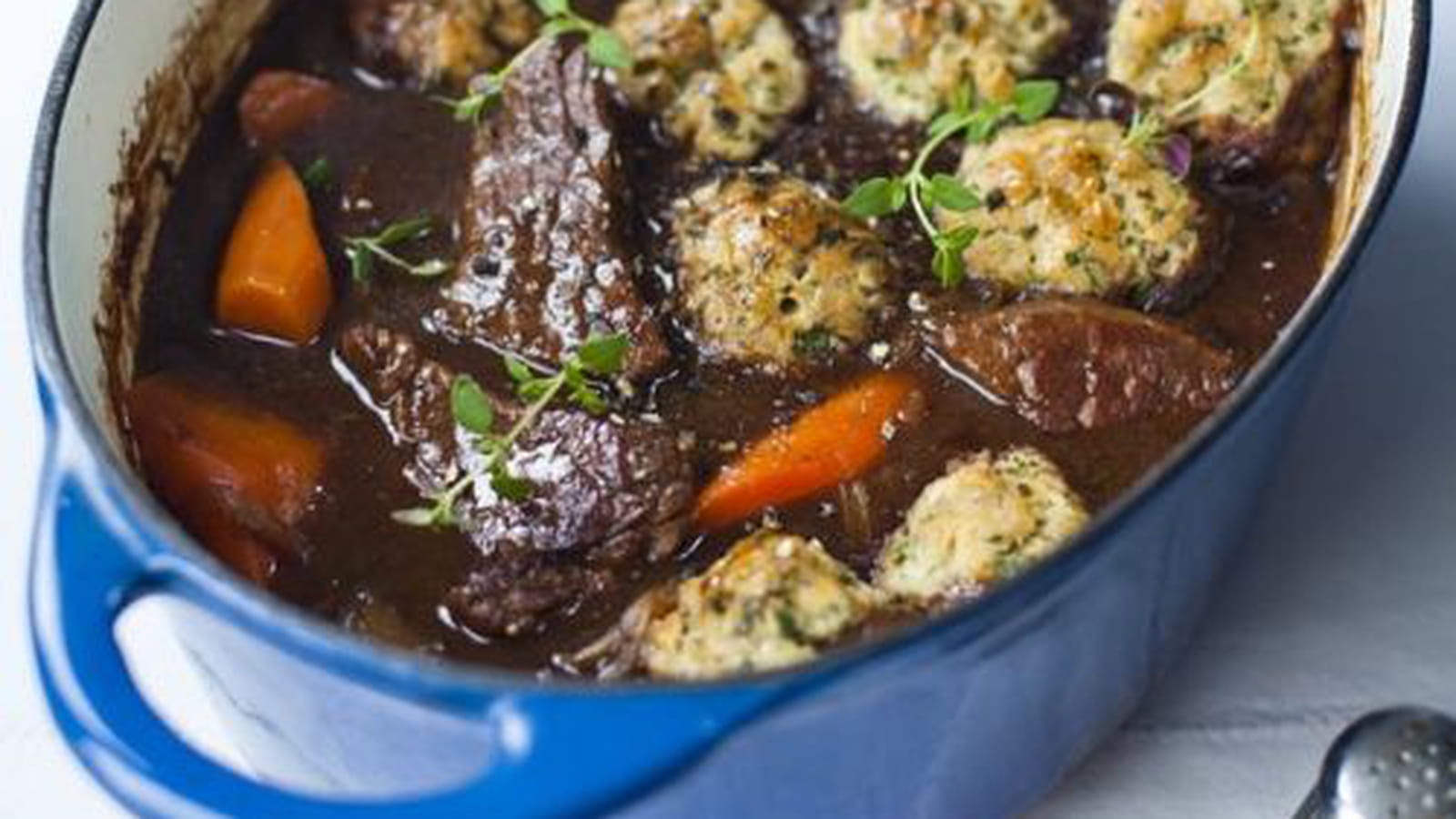 Bœuf braisé à la bière brune d’Irlande, dumplings aux herbes