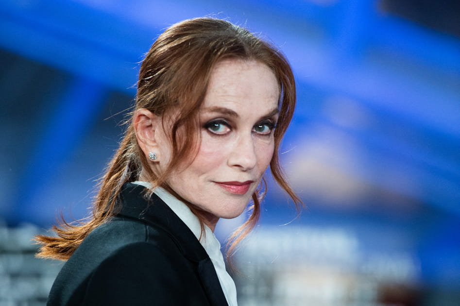 Isabelle Huppert, magn&eacute;tique avec son smoky intense