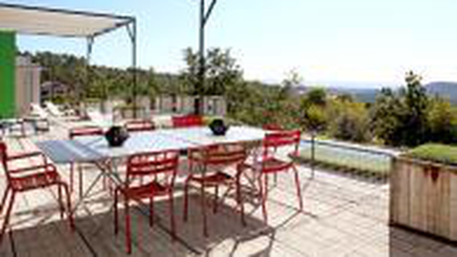 Une vaste terrasse
