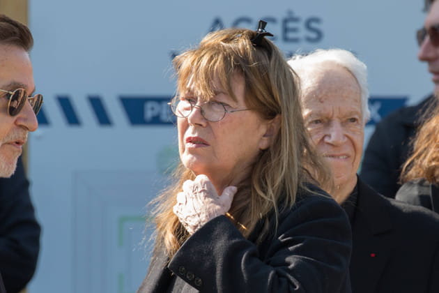 Obs&egrave;ques de R&eacute;gine&nbsp;: Carla Bruni, Jane Birkin, Anthony Delon font leurs adieux - PHOTOS