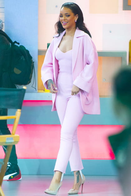Rihanna en combinaison rose
