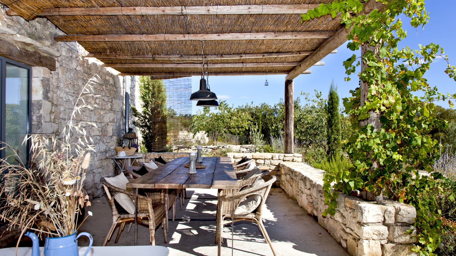 Autour d'une pergola