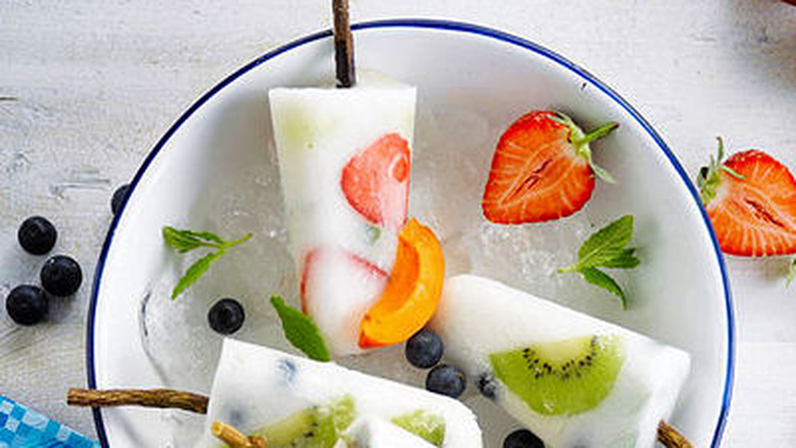 Glace aux fruits, aux herbes et Alpro Coco Original