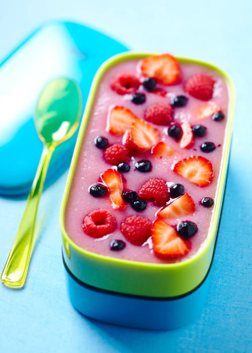 Soupe de pêche aux fruits rouges