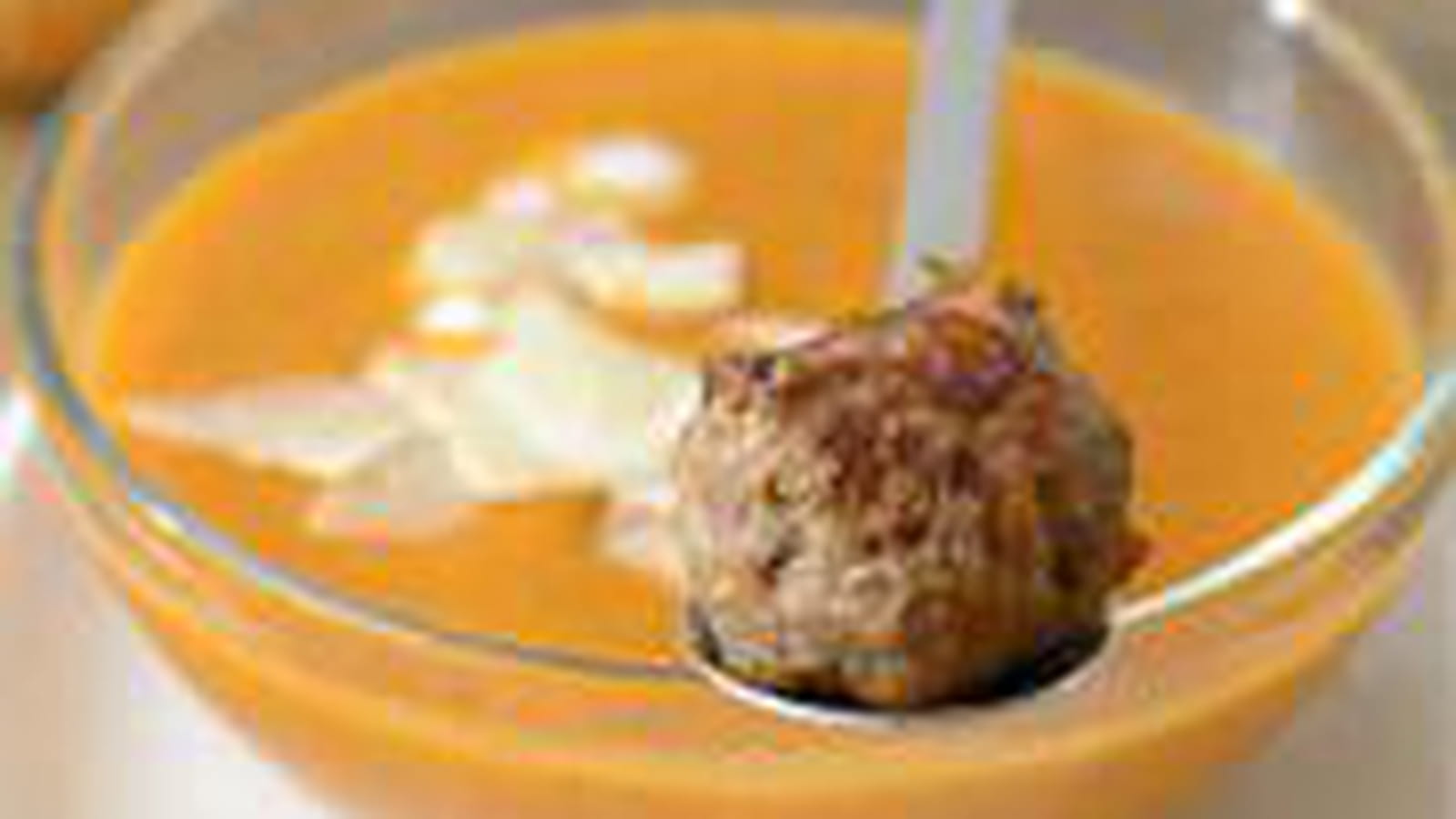 Velouté de tomate et aubergine et boulettes de boeuf