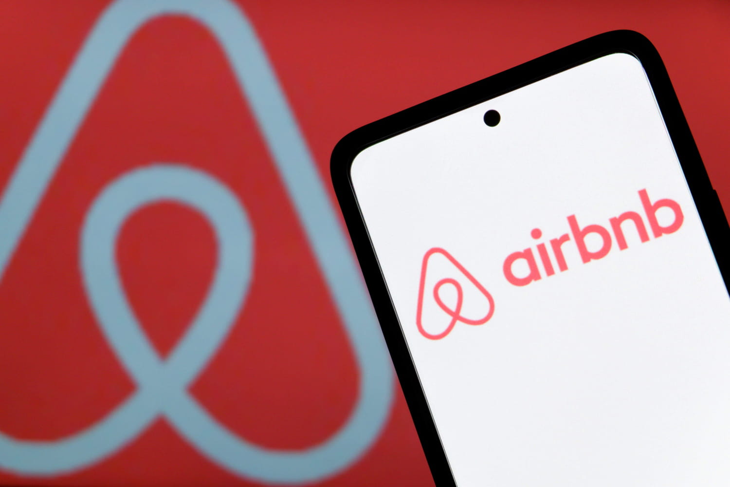 "Un effet dissuasif important sur les fraudes" : Airbnb nous explique comment faire face à une annonce trompeuse
