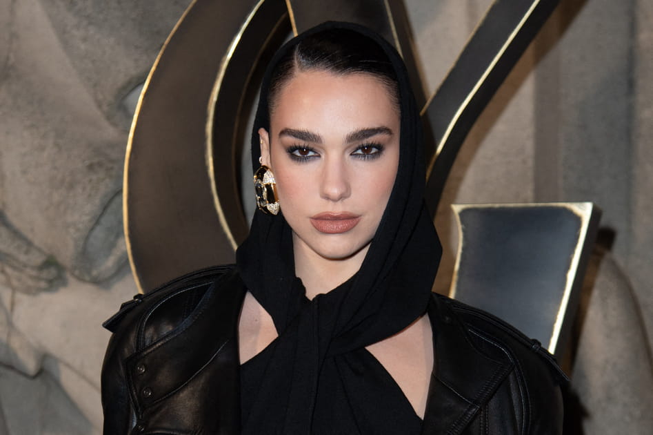 Dua Lipa, flamboyante avec son ras de cils bleu m&eacute;tallique