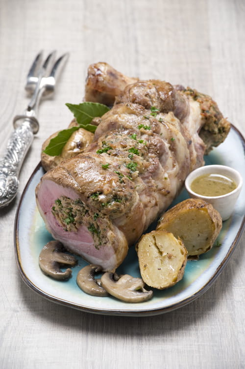Épaule d’agneau farcie aux champignons