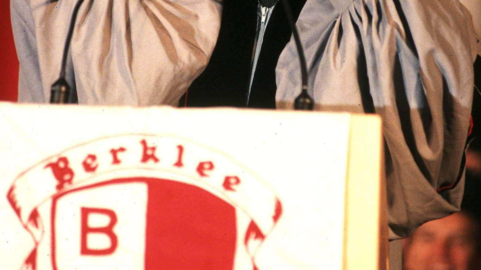 Diplômé d'un doctorat honorifique de musique à Berkeley, Université de Californie 
