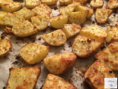 Pommes de terre nouvelles à l'ail et aux herbes