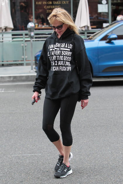 Melanie Griffith avec un hoodie &agrave; message