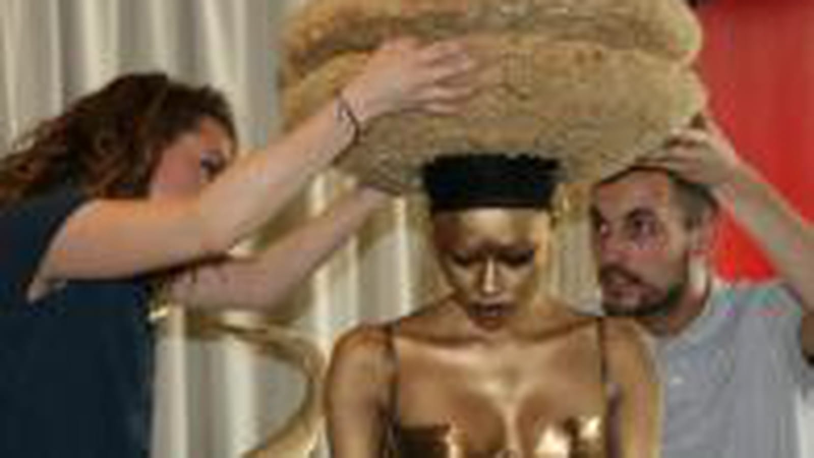 Coiffure : le postiche couture