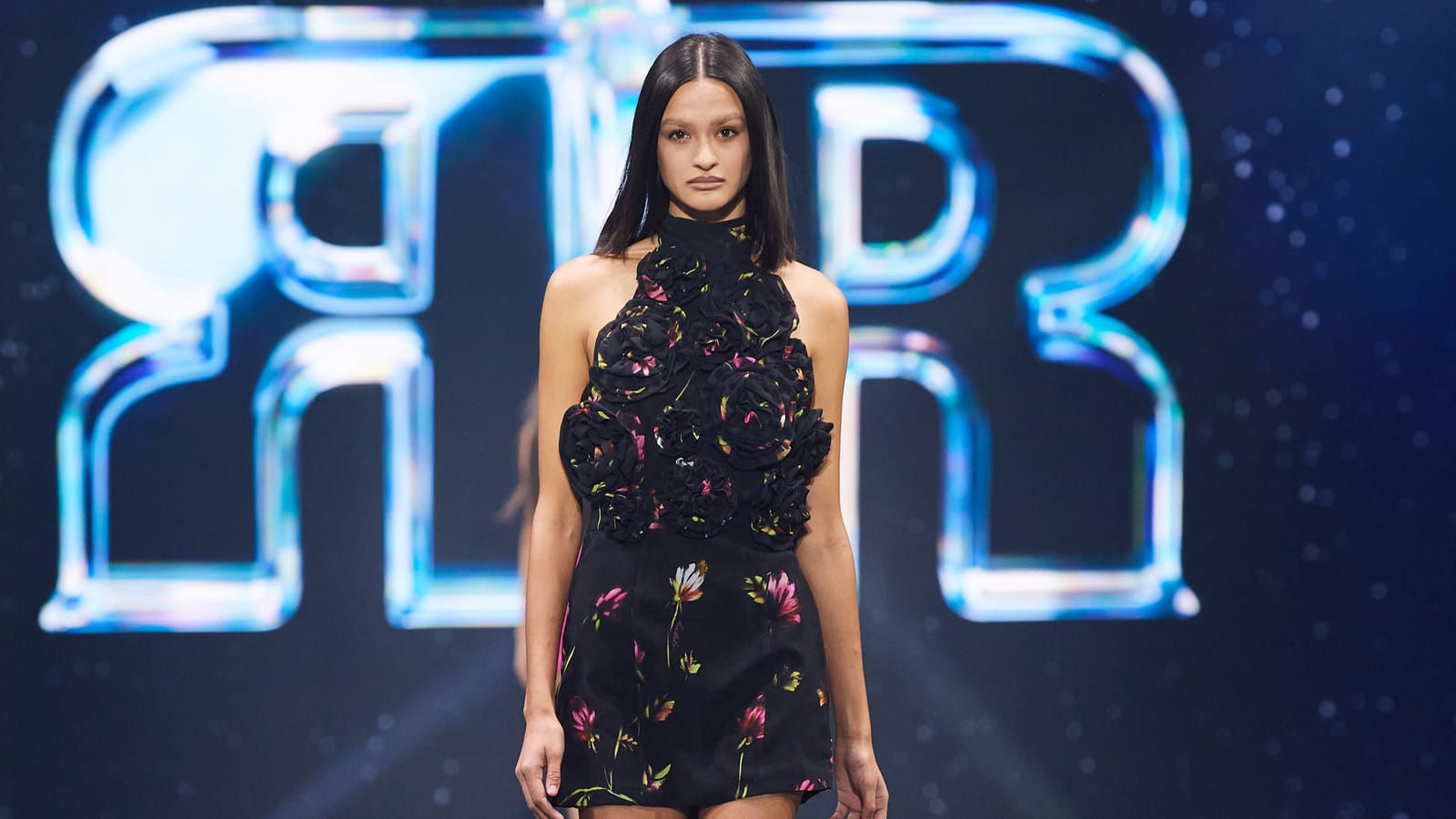 Look 10