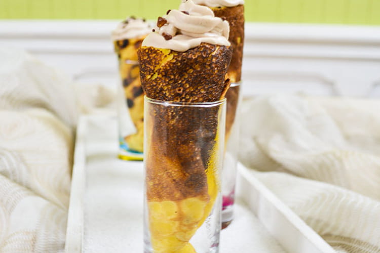 Recette de de crêpes, chantilly au chocolat et sucre pétillant
