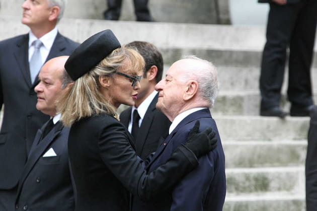 Conforté par Arielle Dombasle, aux obsèques de YSL
