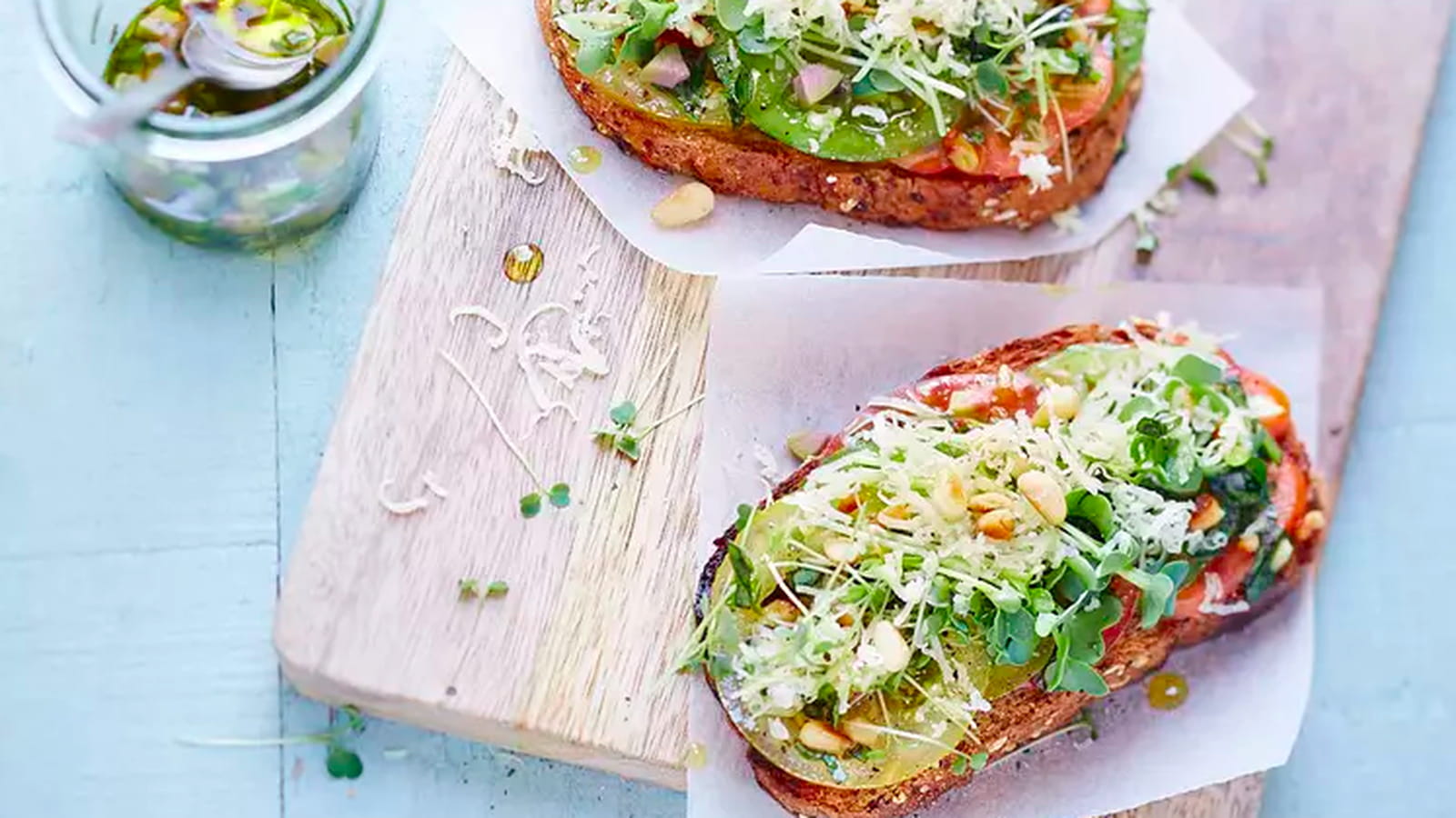 Bruschetta de tomates de saison et L'Emmentaler AOP suisse