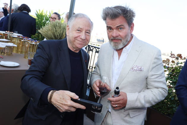 Jean Todt et Clovis Cornillac, de joyeux lurons à la soirée sur le rooftop du Peninsula