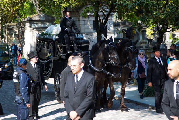 Le cercueil de R&eacute;gine, transport&eacute; dans une cal&egrave;che