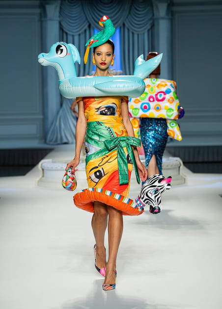 Look 55&nbsp;du d&eacute;fil&eacute; Moschino