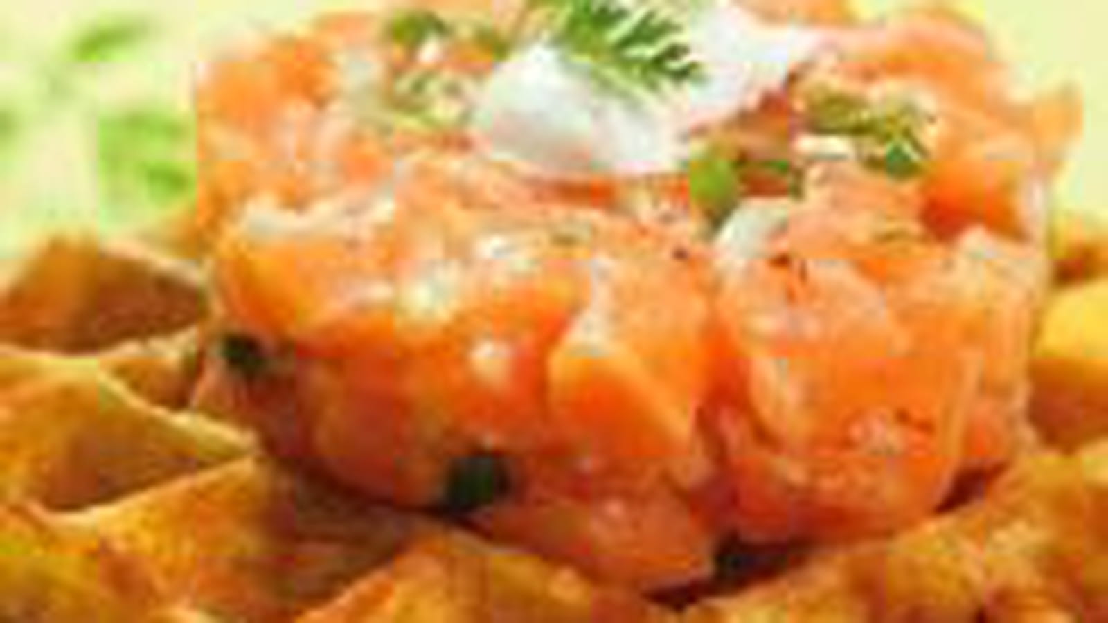 Tartare de saumon, gaufre de pommes de terre