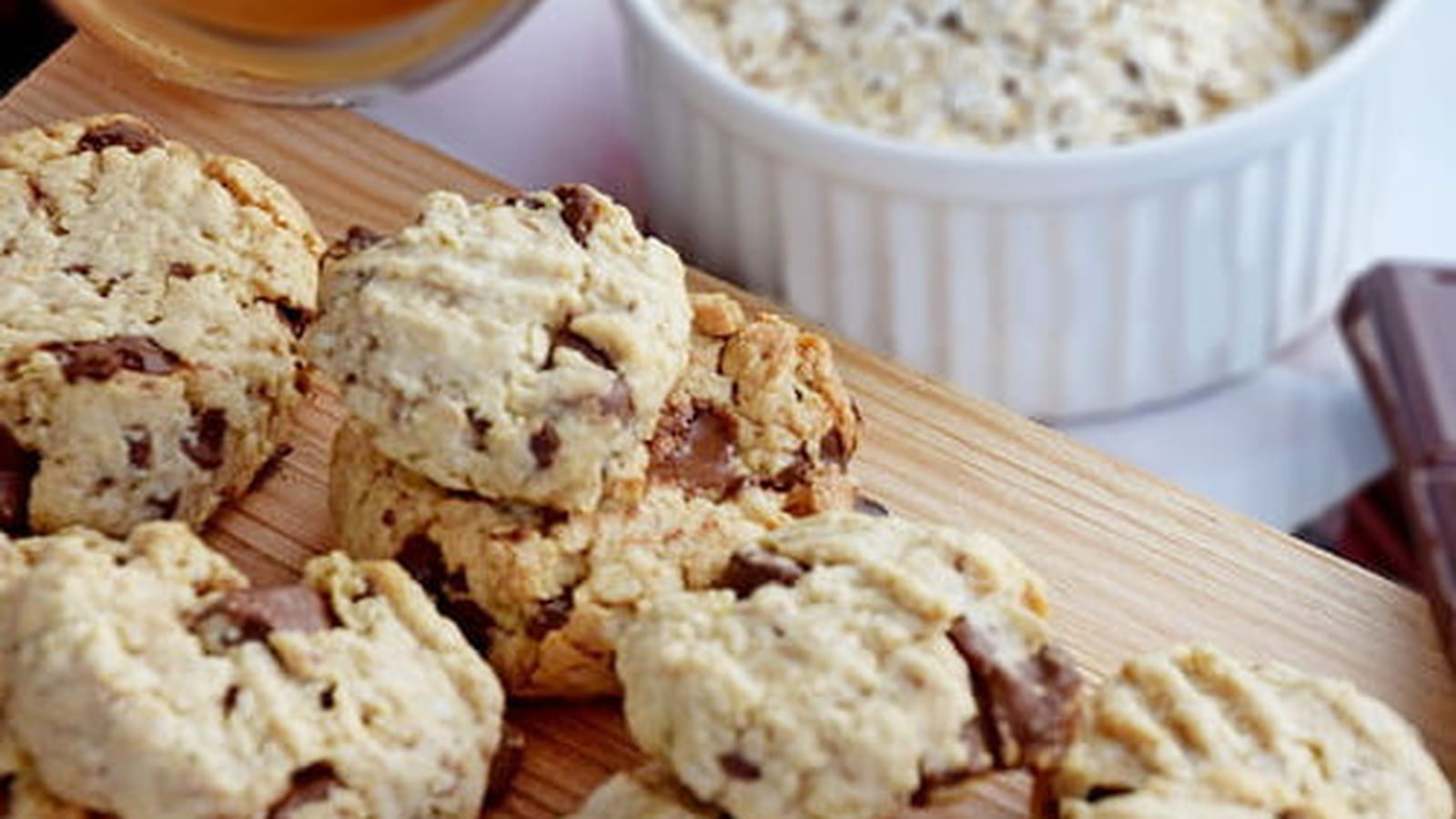 Cookies aux flocons d'avoine, beurre de cacahuète et pépites de chocolat