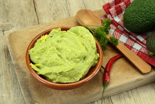 Guacamole à l’ail, piment et Tabasco : la recette facile