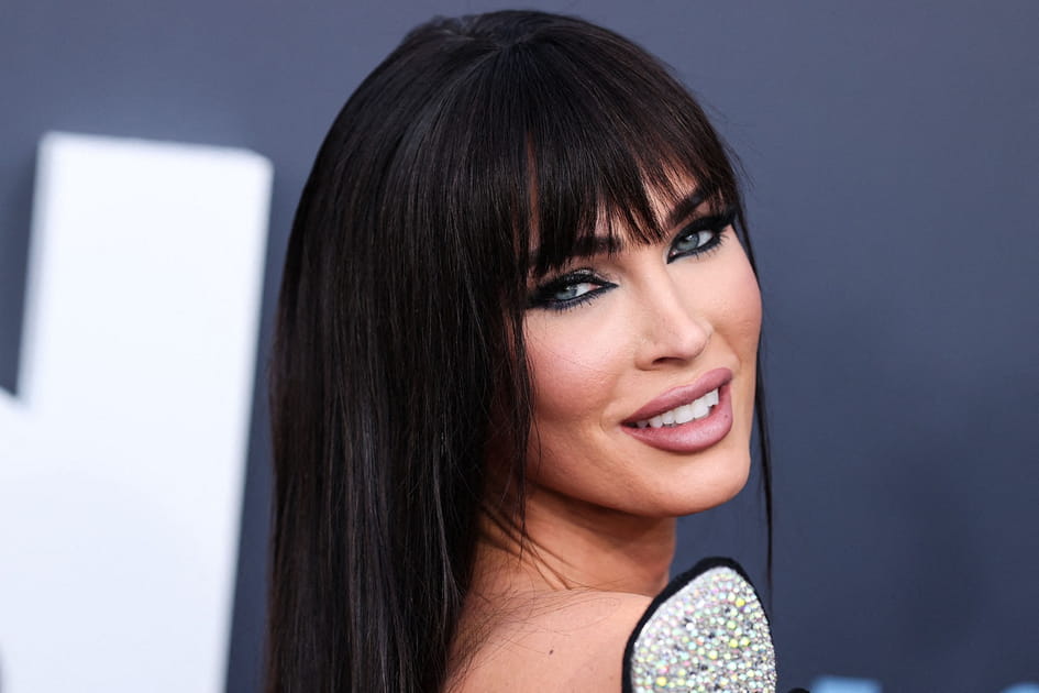Les cheveux bruns et la frange de Megan Fox