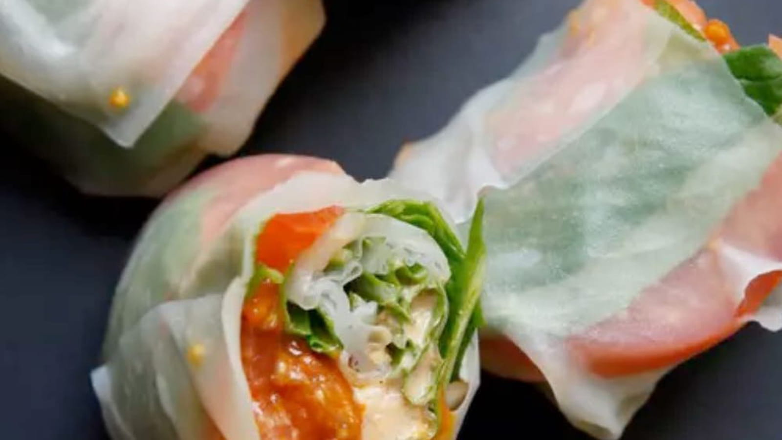 Rouleaux de printemps aux tomates de France, amandes et basilic