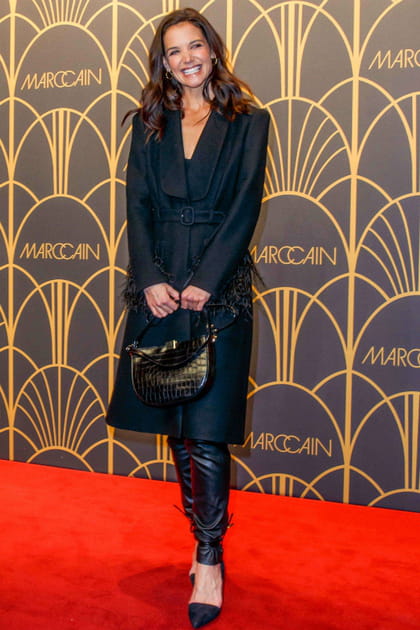 Katie Holmes en manteau et pantalon en cuir