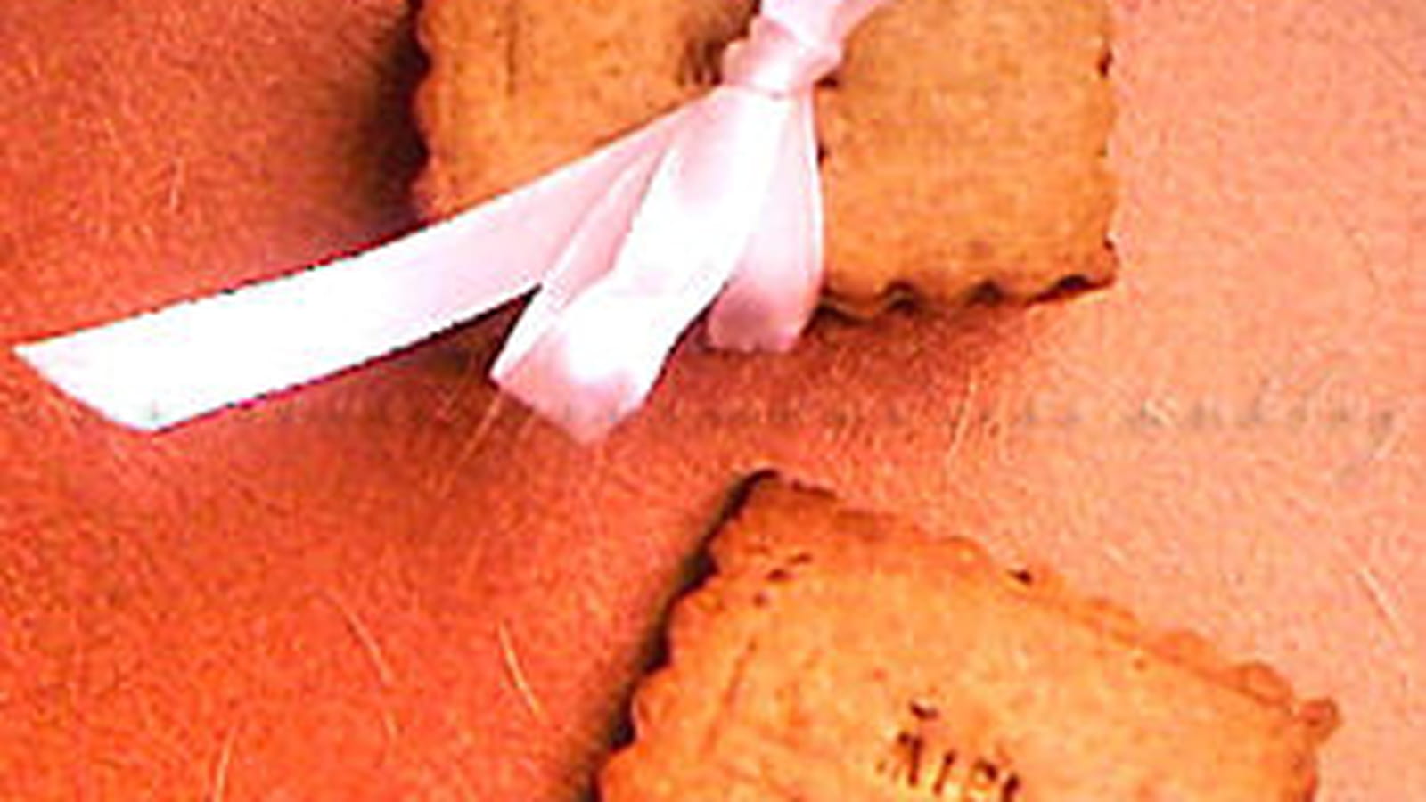 Sablés au blé complet, miel, amandes et noisettes