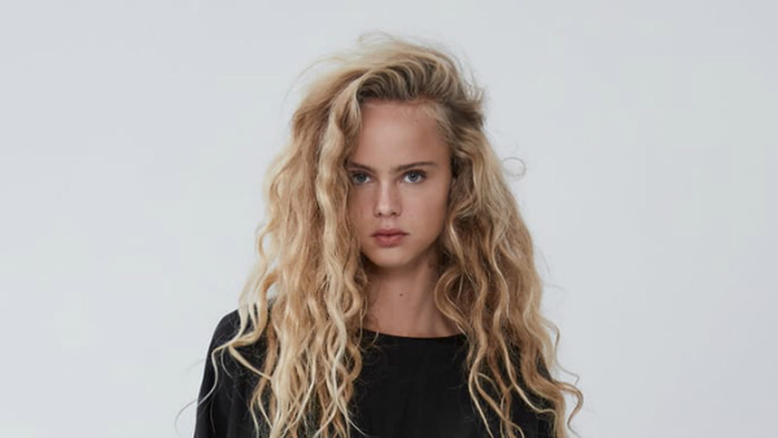Robe satinée à volume 
