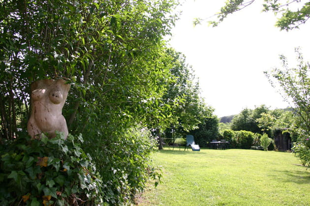 Une sculpture au c&oelig;ur du feuillage