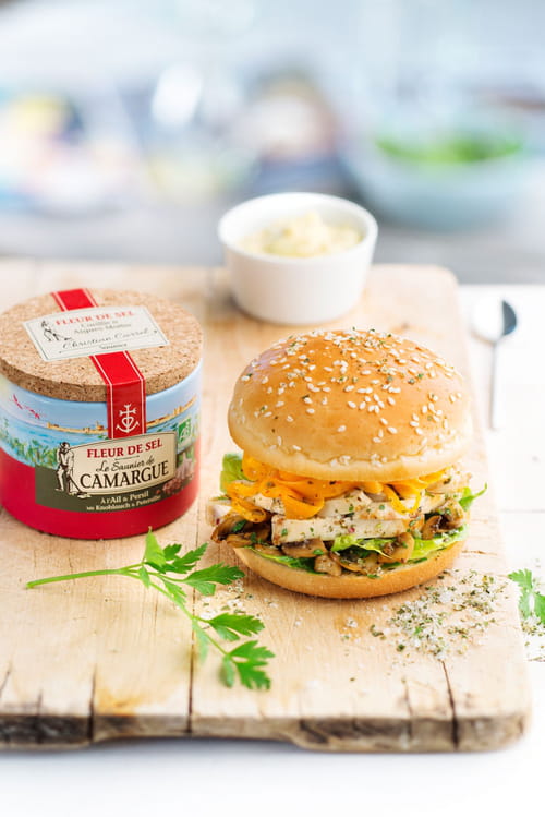 Burger de poulet rôti, carottes et duxelle de champignons