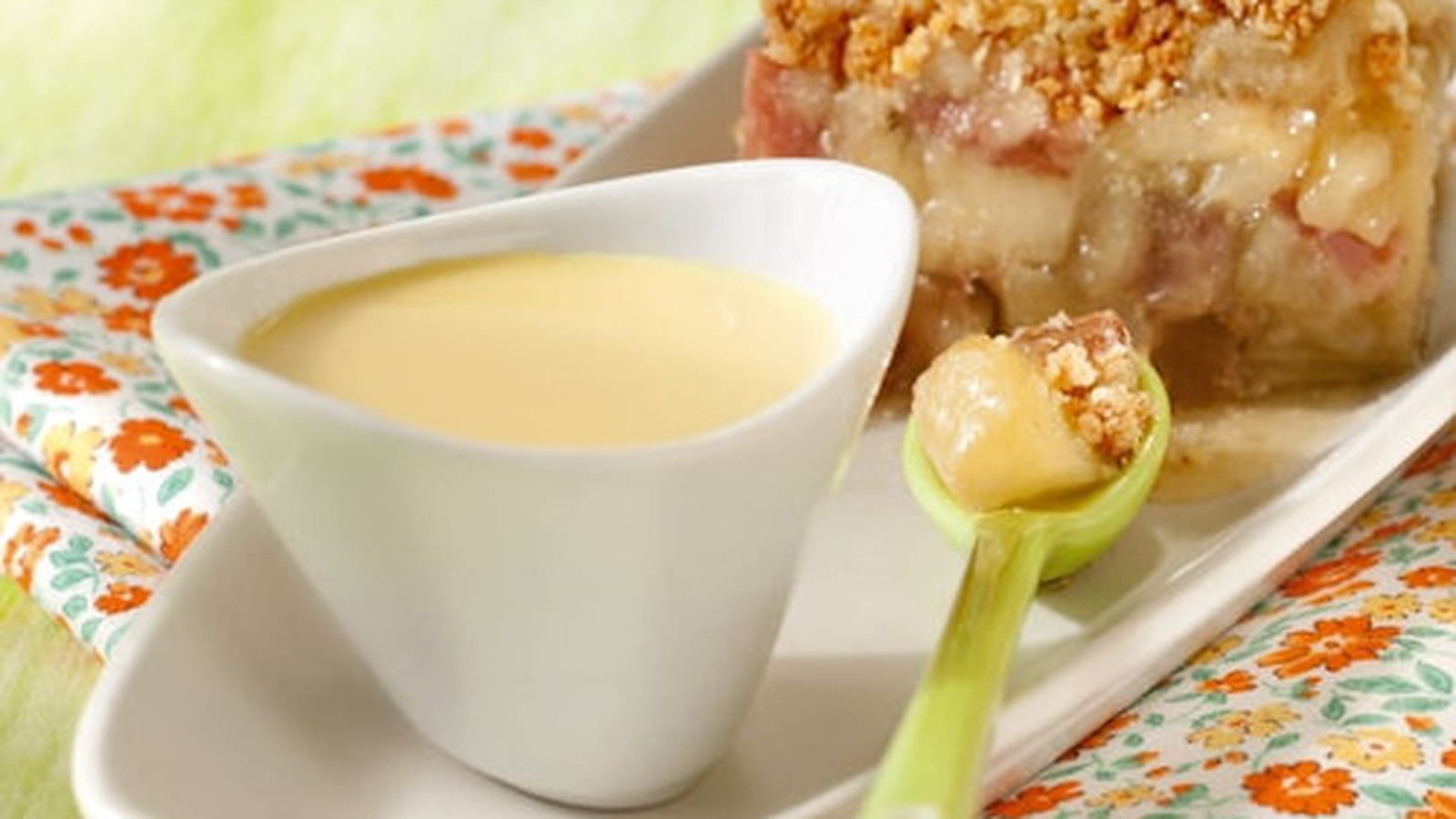 Crumble pomme-rhubarbe et sa crème anglaise