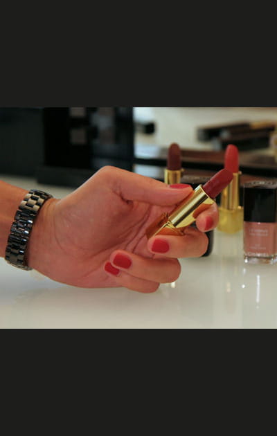 Des ongles matifi&eacute;s