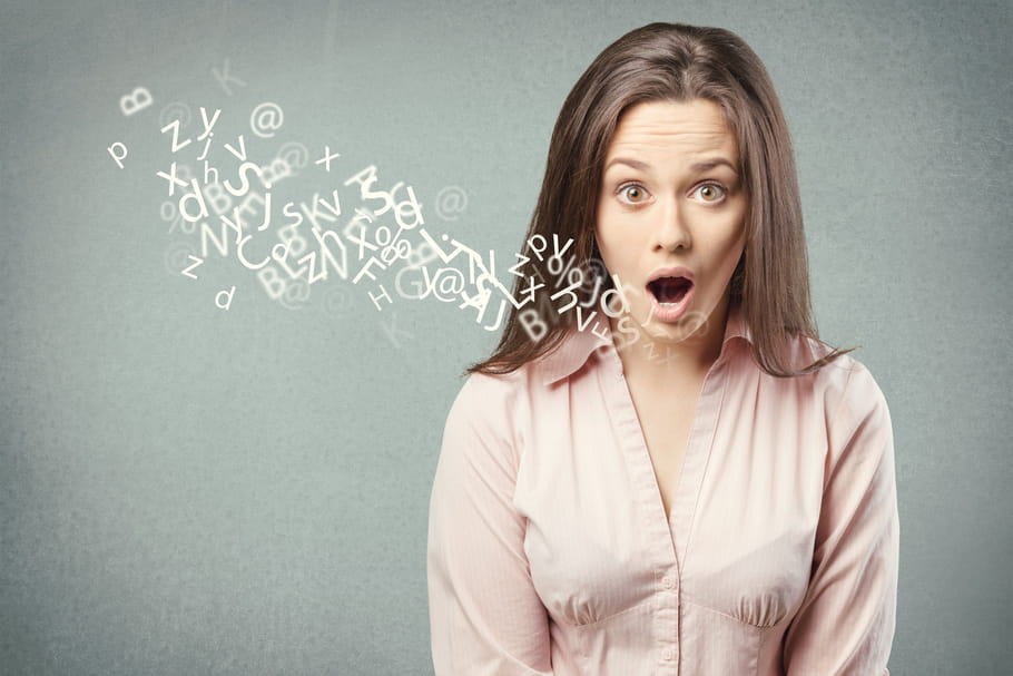 Dysphonie (enrouement) : symptômes, traitements, rééducation