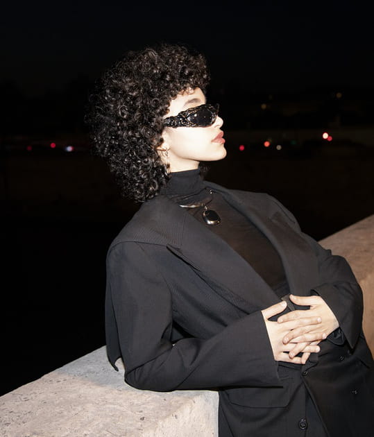 La coupe carr&eacute; aux frisures serr&eacute;es