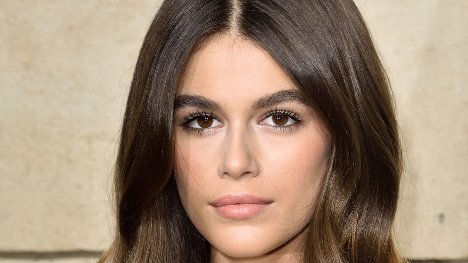Kaia Gerber, cheveux longs