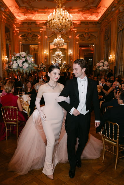 Bal des Débutantes : Reagan Sacks, très élégante au bras de son cavalier Jason Schwarz