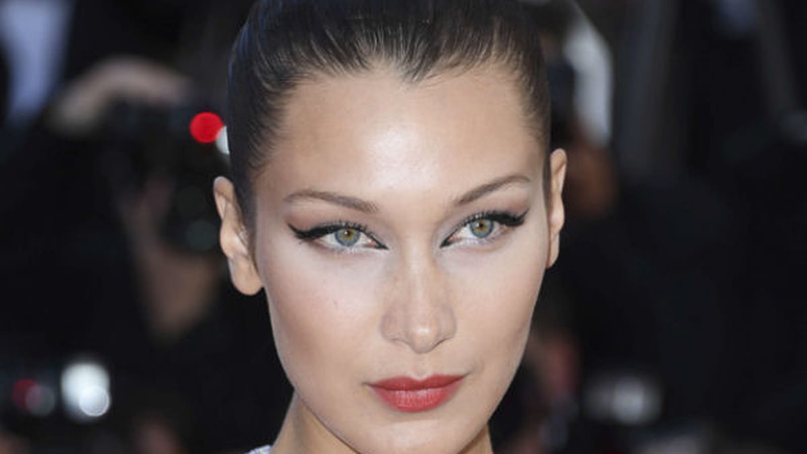 Le regard félin de Bella Hadid