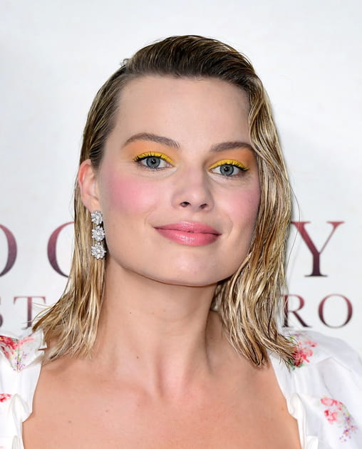 Le make-up jaune et les cheveux wet de Margot Robbie