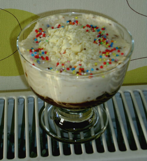 Mousse au chocolat blanc aux speculoos sur lit de poire