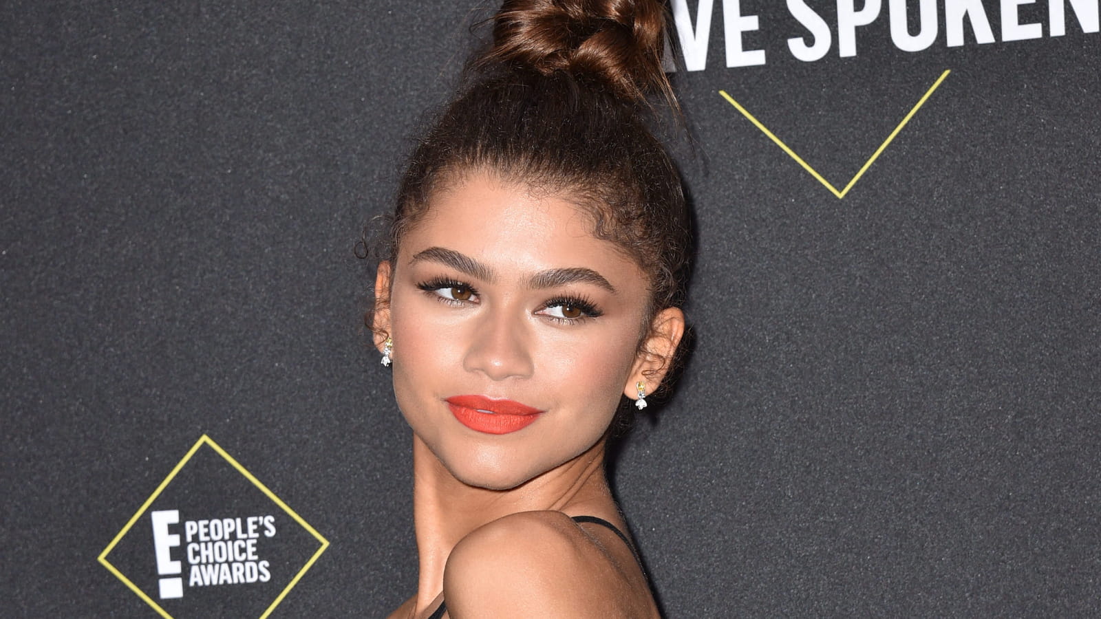 Le bun haut perché façon messy