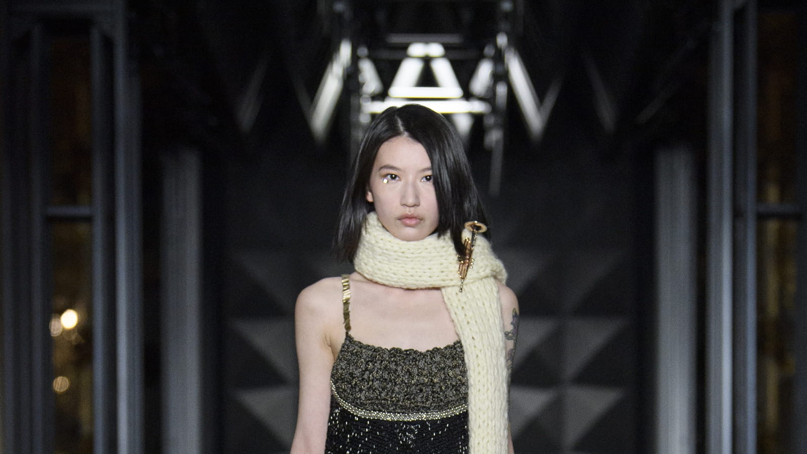 Look 28