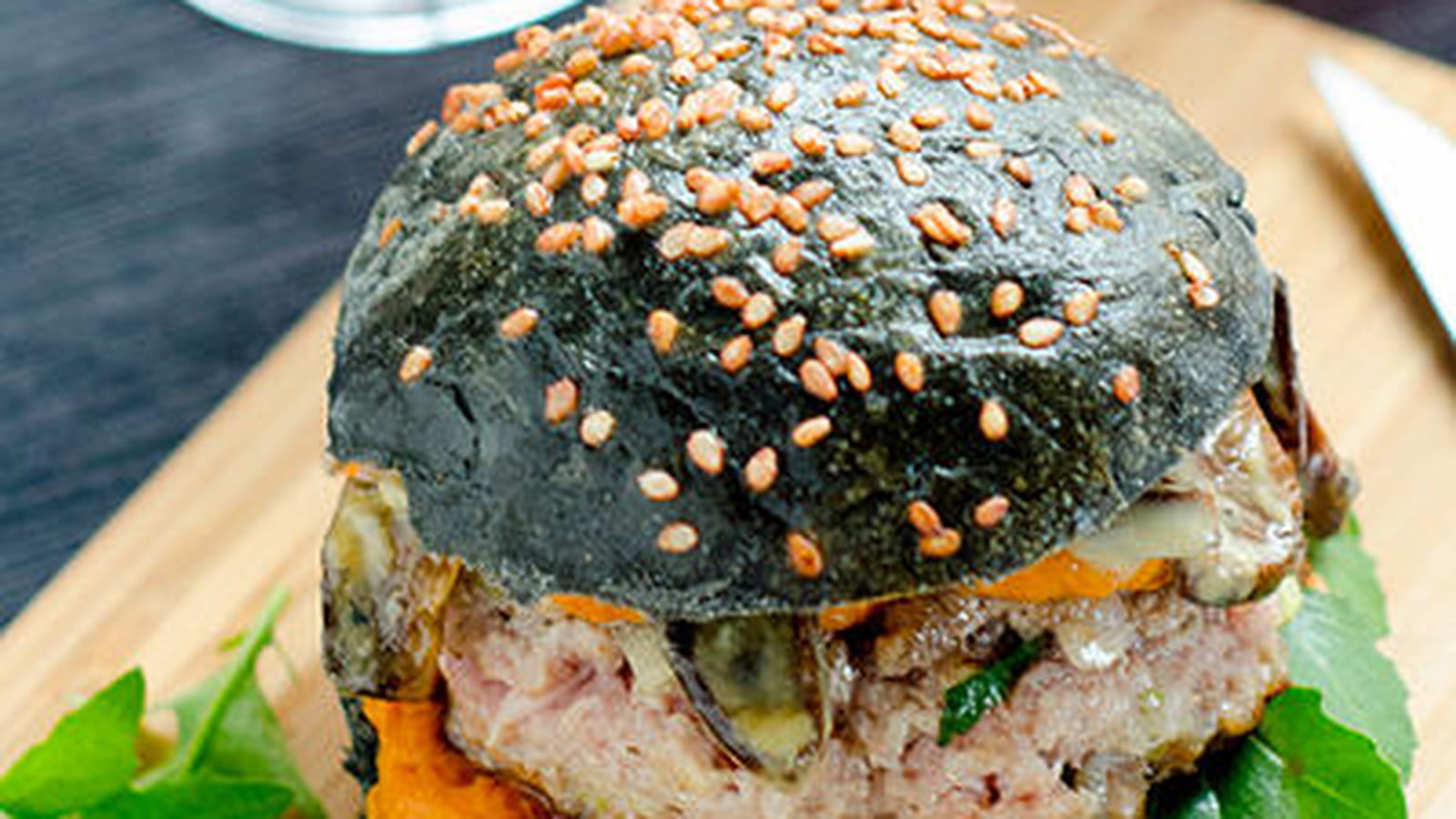 Black burger au curry et patate douce