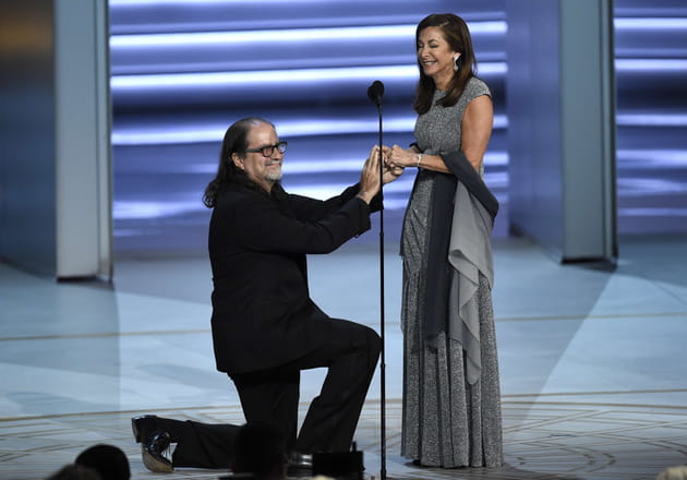Emmy Awards&nbsp;: Glenn Weiss a demand&eacute; la main de Jan Svendsen en direct