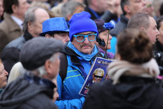 Les fans de Michou se sont v&ecirc;tus de bleu, sa couleur f&eacute;tiche
